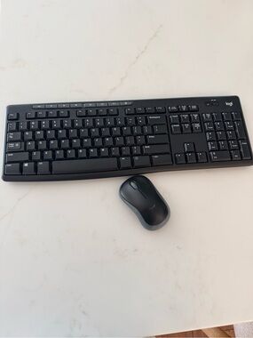 Logitech K270 Wireless Keyboard and M185 Wireless Mouse Combo